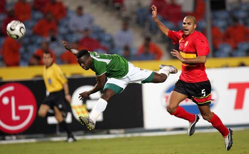 热刺连胜势头迅猛（热刺豪取连胜，气势如虹）