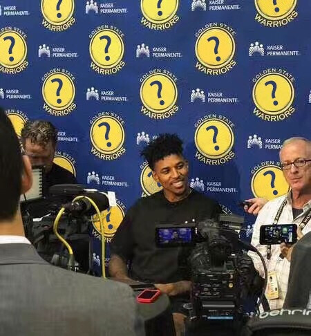 半场：海登海姆1-0法兰克福，阿尔杨-伊布助攻齐夫齐瓦泽破门（半场战报：海登海姆暂1-0领先法兰克福，阿尔杨-伊布助攻齐夫齐瓦泽建功）