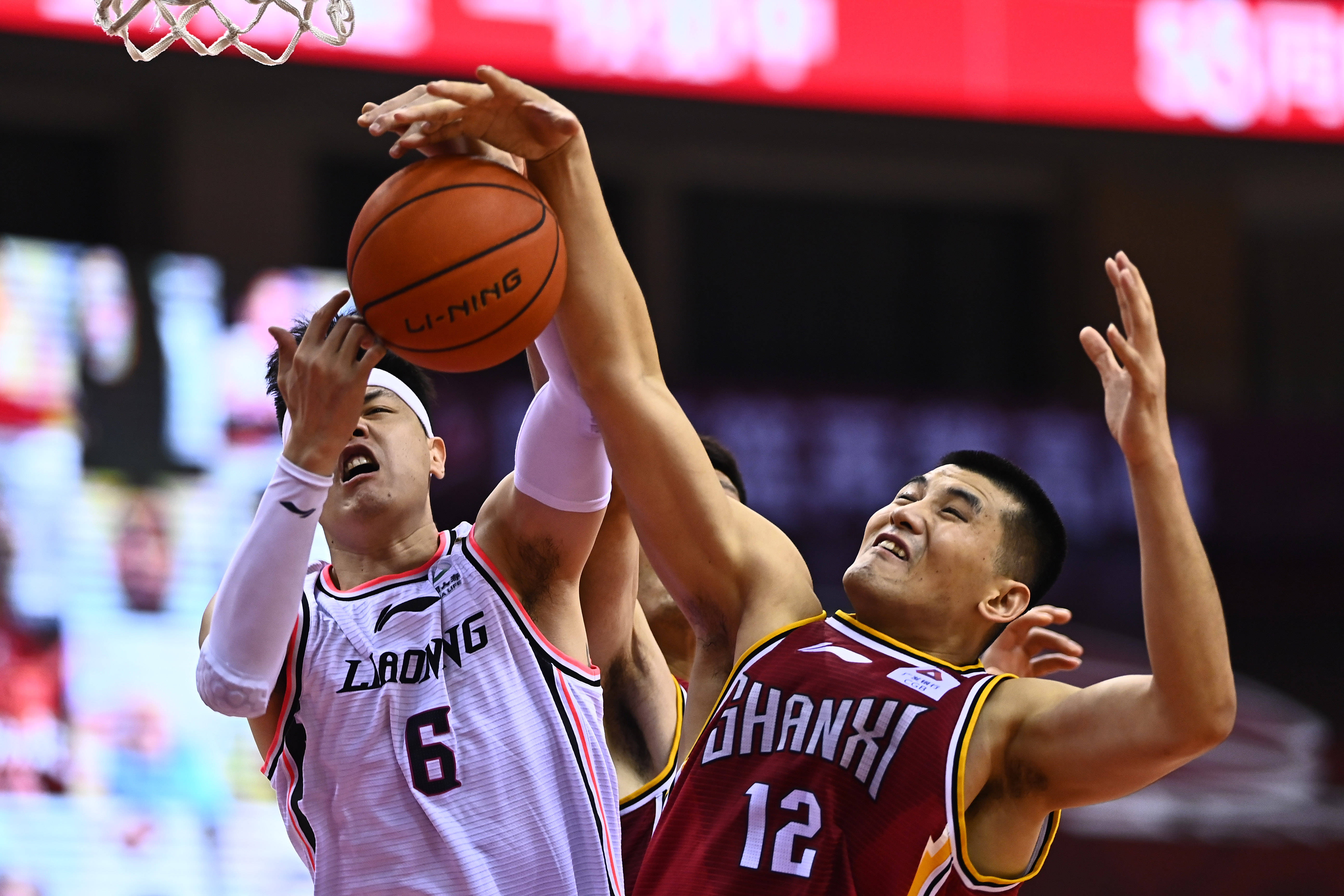 国际米兰vs拉齐奥：劳塔罗-马丁内斯、恰尔汗奥卢首发，罗马尼奥利、贡多齐出战（国际米兰对阵拉齐奥：劳塔罗-马丁内斯、恰尔汗奥卢先发，罗马尼奥利、贡多齐出战）