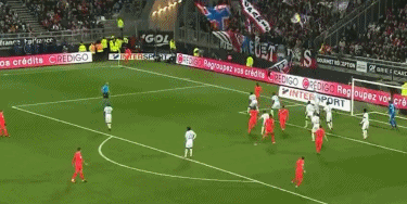 皮亚尼奇重返尤文训练基地，与斯帕莱蒂、基耶利尼合影