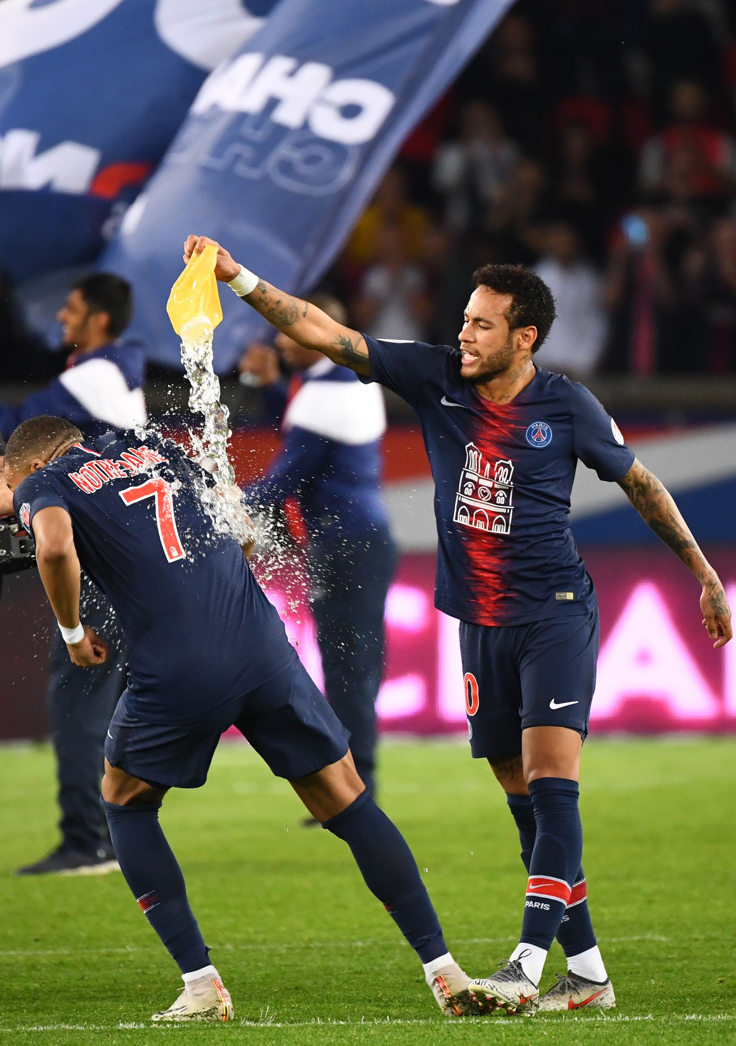 英超半场：姆伯莫造险，两队合计6脚射门，曼联0-0西汉姆联（英超半场战报：姆伯莫制造威胁，双方合计6次射门，曼联0-0西汉姆联）