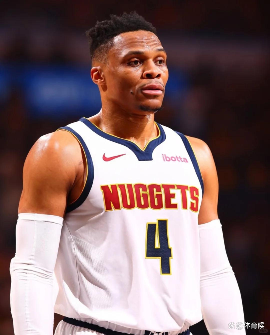 梅开二度助那不勒斯战胜尤文，霍伊伦当选全场最佳球员（梅开二度助那不勒斯击败尤文，霍伊伦荣膺全场最佳）