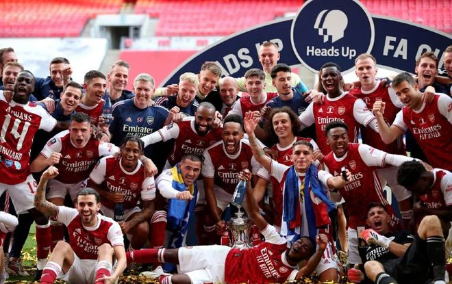 因抱怨染黄，内马尔：裁判不仅水平差，傲慢的态度也令人作呕（因抱怨吃到黄牌，内马尔怒斥裁判：水平低下，傲慢态度令人作呕）