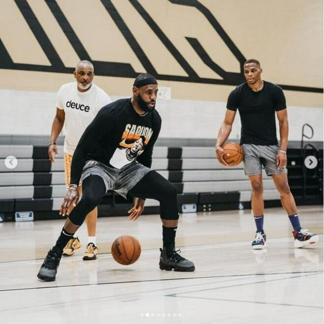 火箭哈登末节爆发连得15分（哈登末节连拿15分火箭强势反扑）