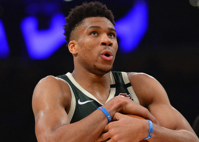 欧冠-巴萨VS法兰克福：巴萨要复仇，更重要的是晋级（欧冠-巴萨迎战法兰克福：复仇心切，更关键是确保晋级）