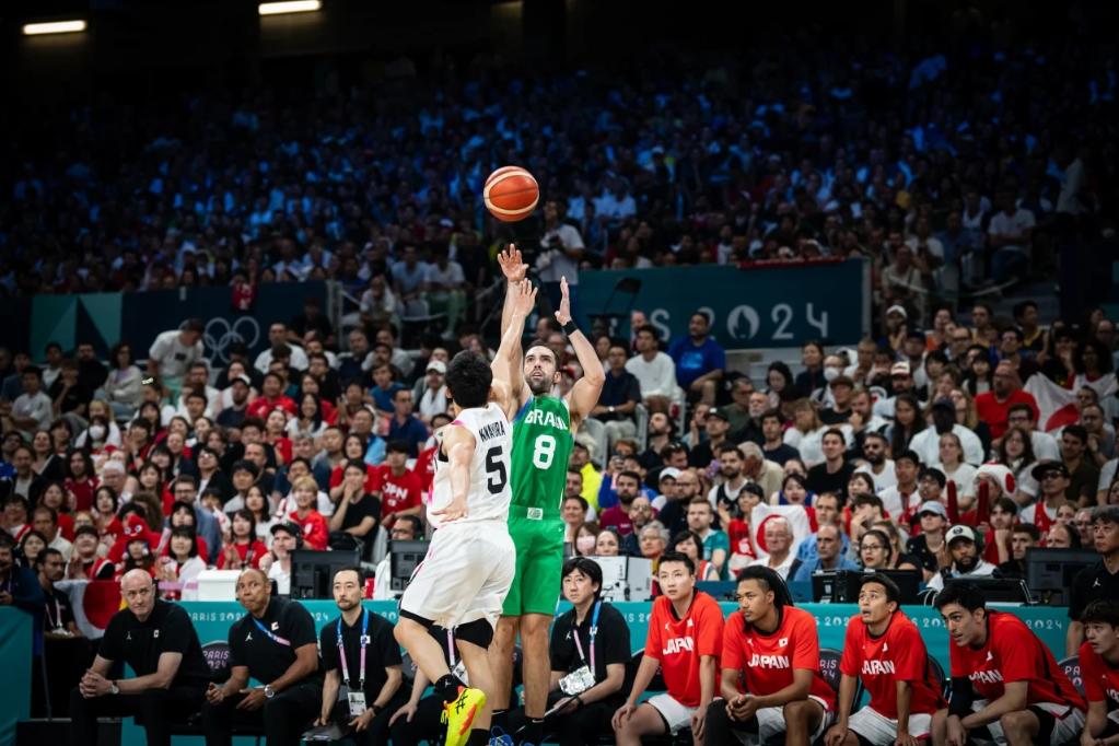 英超半场：西蒙斯传射，里沙利松破门，热刺2-0布伦特福德（英超半场战报：热刺2-0布伦特福德，西蒙斯传射建功，里沙利松破门）