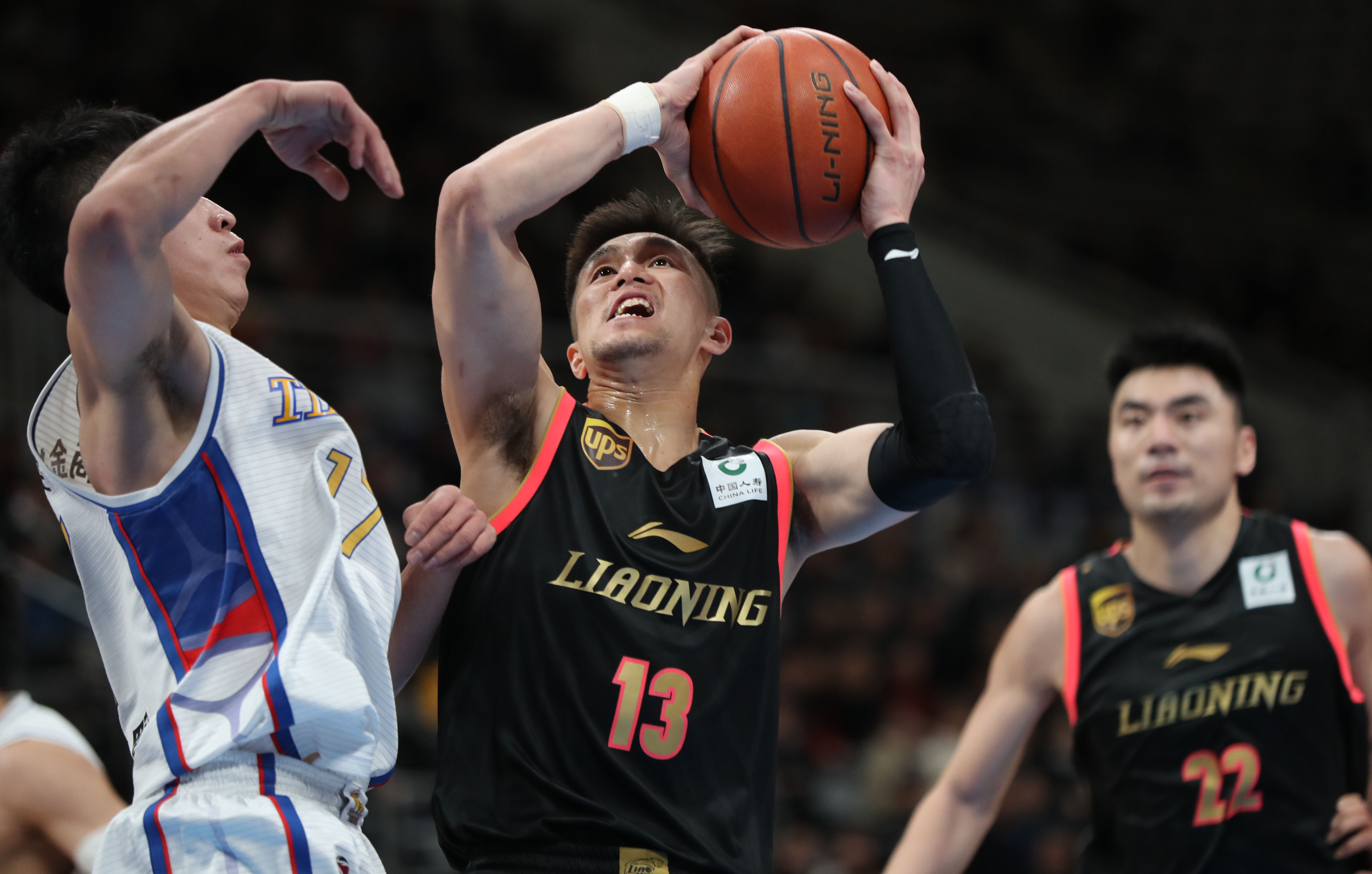 西媒：皇马将就内格雷拉案向FIFA投诉，称长期遭不公对待（西媒称皇马将因内格雷拉案向FIFA申诉，指控长期遭遇不公）