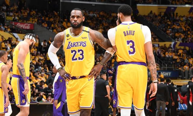 库尔图瓦：当下我肯定是最佳门将之一；没感觉更衣室关系不好（库尔图瓦：我如今无疑是顶级门将之一；未觉更衣室关系紧张）