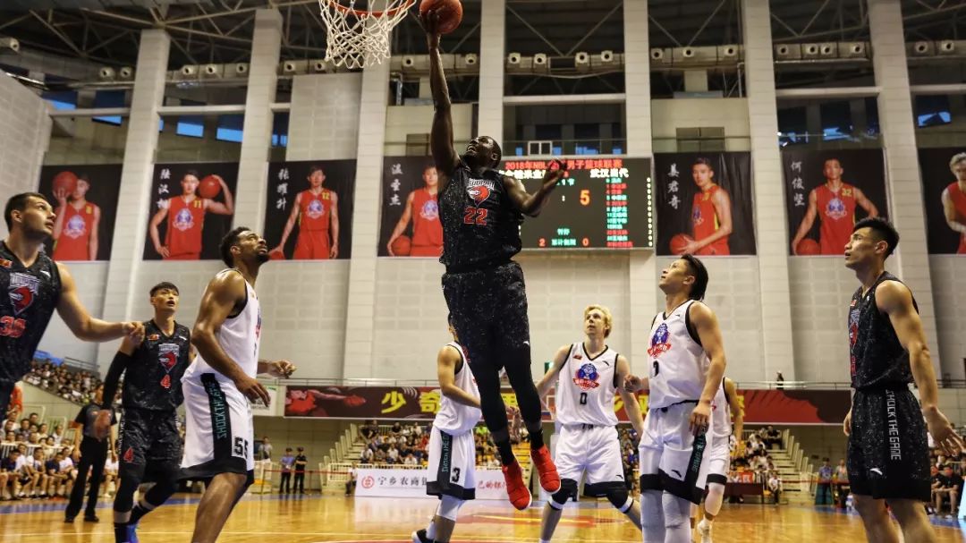 FIFA最新世界排名：西阿法英巴葡荷比德锁定世界杯种子队；中国仍居第93（FIFA最新排名出炉：西阿法英巴葡荷比德成世界杯种子，中国队仍排第93）