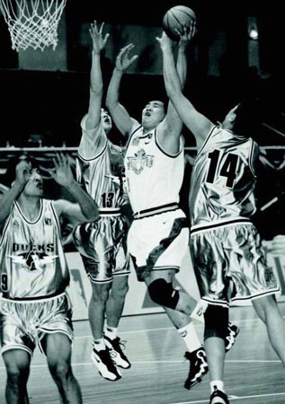 替补球员关键上场改变比赛节奏（关键替补出场重塑比赛节奏）