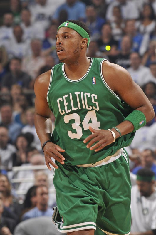 德甲最快10次帽子戏法排名：凯恩76场居首，盖德-穆勒161场（德甲10次帽子戏法达成速度榜：凯恩76场领跑，盖德-穆勒161场紧随其后）