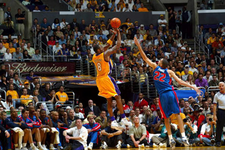 米体：家乡球队维亚雷焦深陷低迷，里皮对球员讲话鼓励他们（米体：维亚雷焦陷入低谷，里皮发声鼓舞球员）