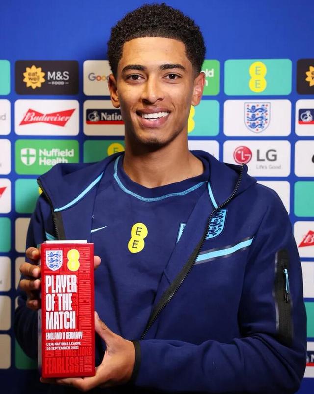 上汽旗下新能源品牌智己汽车赞助中国香港队，赞助费超100万（上汽系新能源品牌智己汽车赞助中国香港队，金额超百万元）