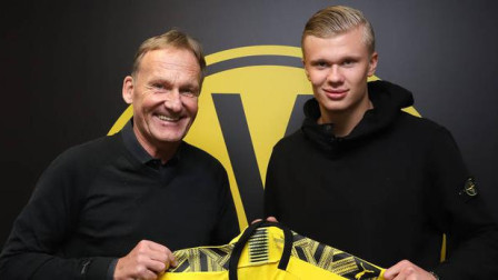 足球报：海港内部鼓励球员放开去打，高层无条件信任穆斯卡特（足球报：海港鼓励球员放开踢，高层对穆斯卡特完全信任）