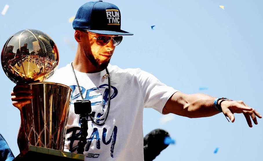 半场战报：拜仁3-0勒沃库森，格纳布里、雅克松破门（上半场拜仁3-0领先勒沃库森，格纳布里、雅克松相继破门）